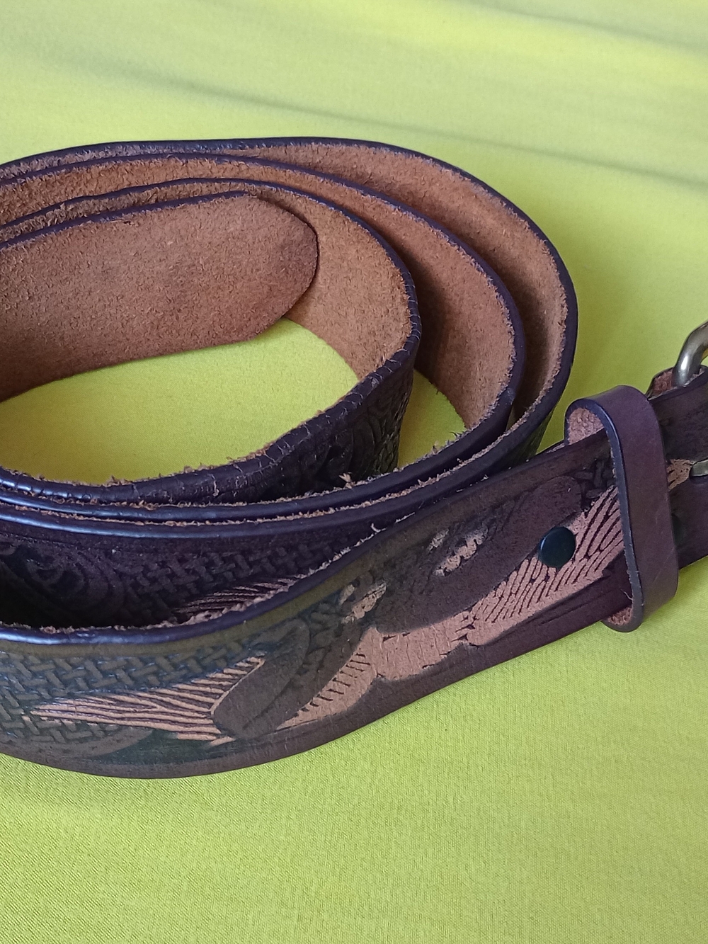 Wrangler men's Western-style brown l Genuine leather belt featuring embossed det